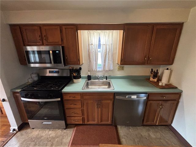 546 Millers Ln, Plum Boro, PA 15239