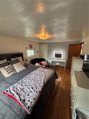 546 Millers Ln, Plum Boro, PA 15239