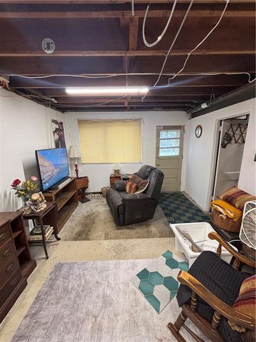 546 Millers Ln, Plum Boro, PA 15239