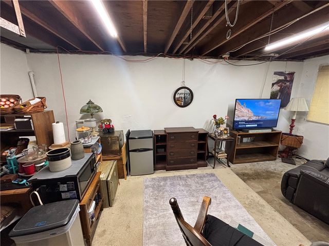 546 Millers Ln, Plum Boro, PA 15239