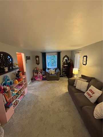 546 Millers Ln, Plum Boro, PA 15239