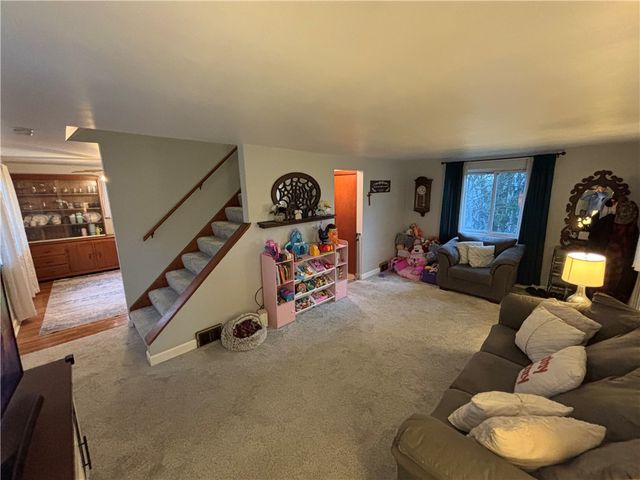 546 Millers Ln, Plum Boro, PA 15239