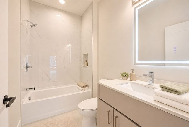 7 Nylah Crossing 7, Franklin, MA 02038