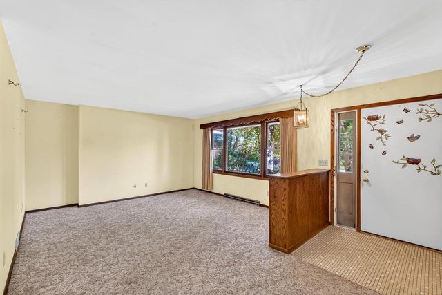 8199 N Riley Road, Verona, WI 53593