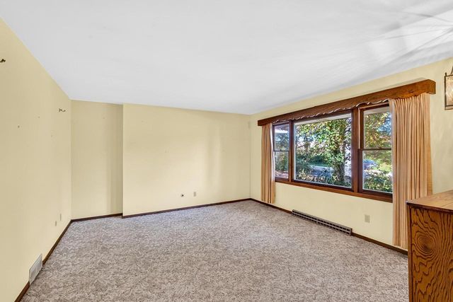 8199 N Riley Road, Verona, WI 53593