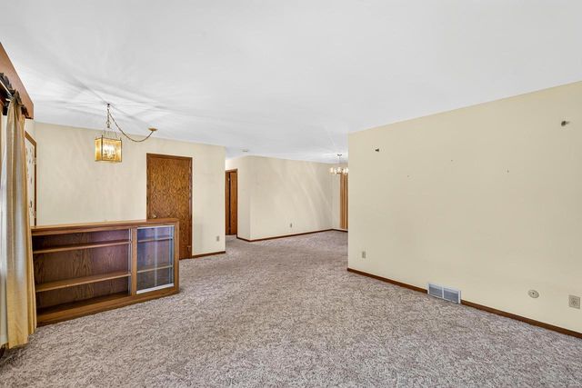 8199 N Riley Road, Verona, WI 53593