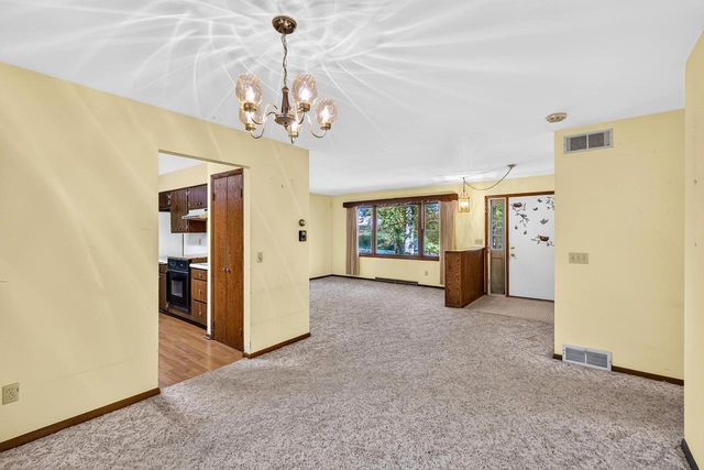 8199 N Riley Road, Verona, WI 53593