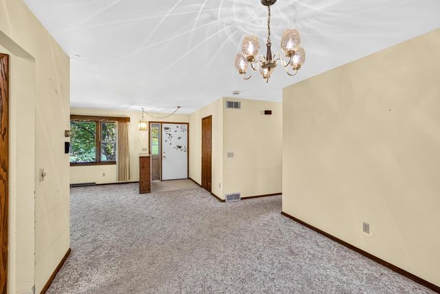 8199 N Riley Road, Verona, WI 53593