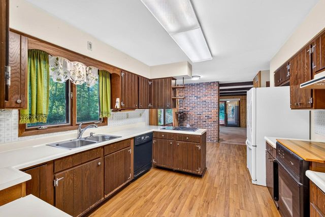 8199 N Riley Road, Verona, WI 53593