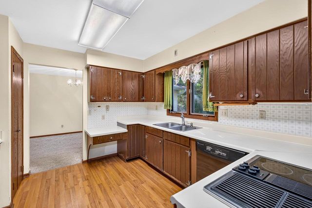8199 N Riley Road, Verona, WI 53593