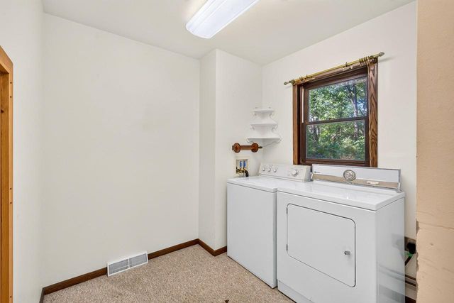 8199 N Riley Road, Verona, WI 53593