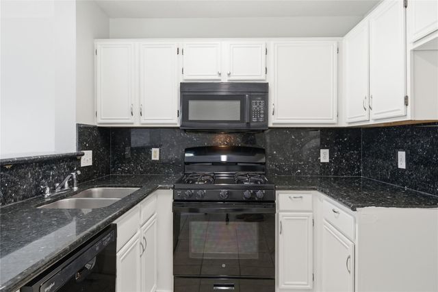 2034 Greenwest Drive, Missouri City, TX 77489