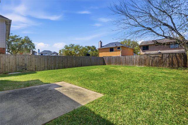 2034 Greenwest Drive, Missouri City, TX 77489
