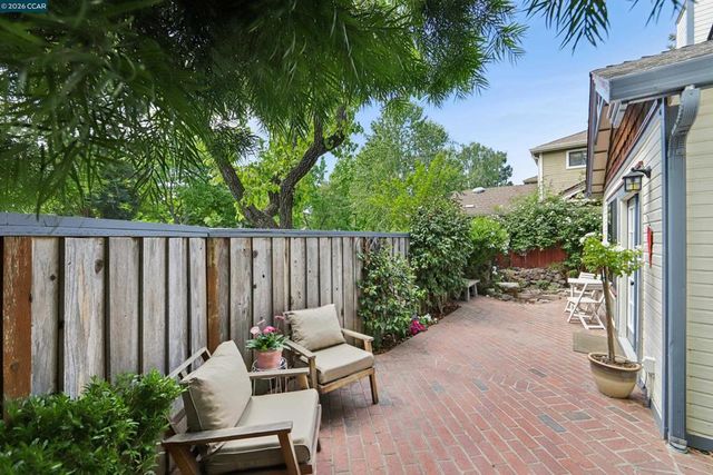 1164 Tiffany Ln, Pleasanton, CA 94566