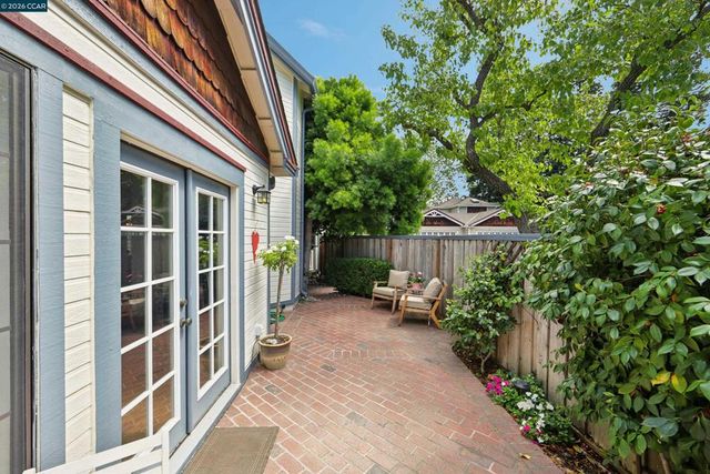 1164 Tiffany Ln, Pleasanton, CA 94566