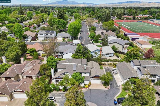 1164 Tiffany Ln, Pleasanton, CA 94566