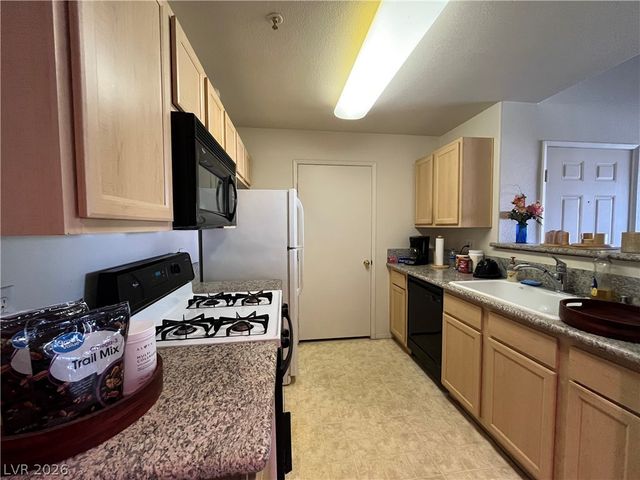 950 Seven Hills Drive 2425, Henderson, NV 89052