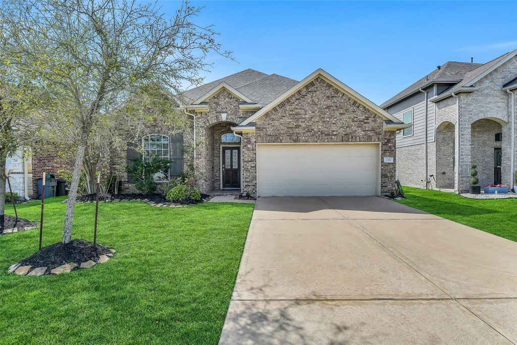 214 Brookwood Park Lane, Dickinson, TX 77539