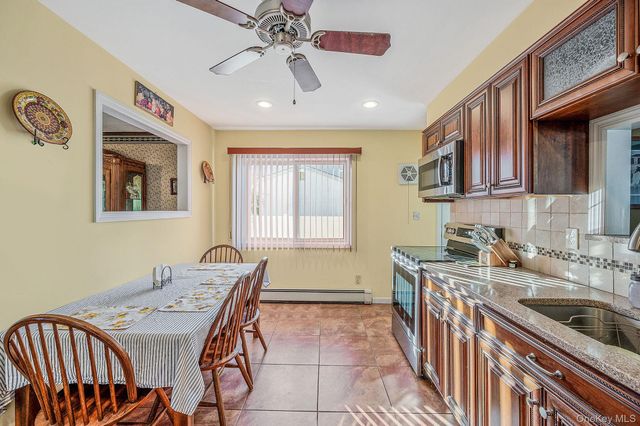 14 Harp Lane, Sayville, NY 11782