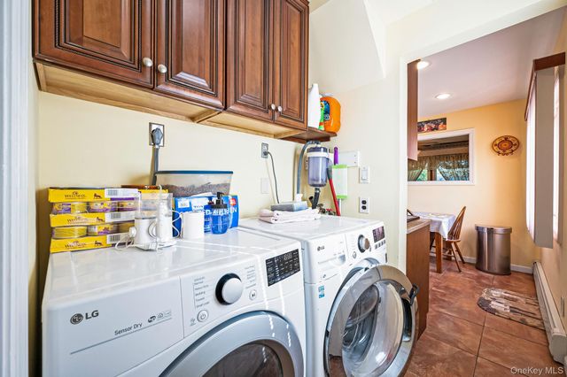 14 Harp Lane, Sayville, NY 11782