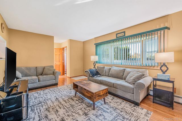 14 Harp Lane, Sayville, NY 11782