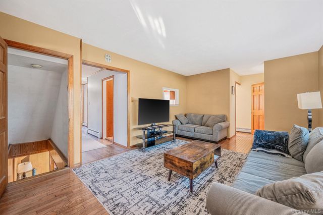 14 Harp Lane, Sayville, NY 11782