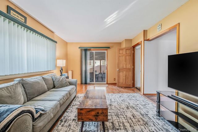 14 Harp Lane, Sayville, NY 11782