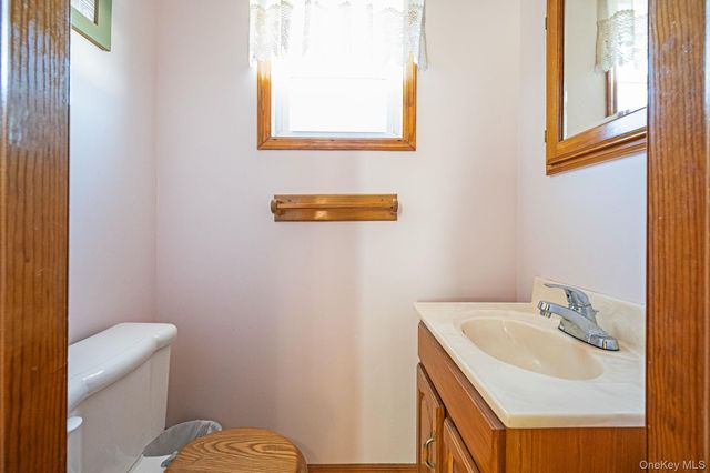 14 Harp Lane, Sayville, NY 11782