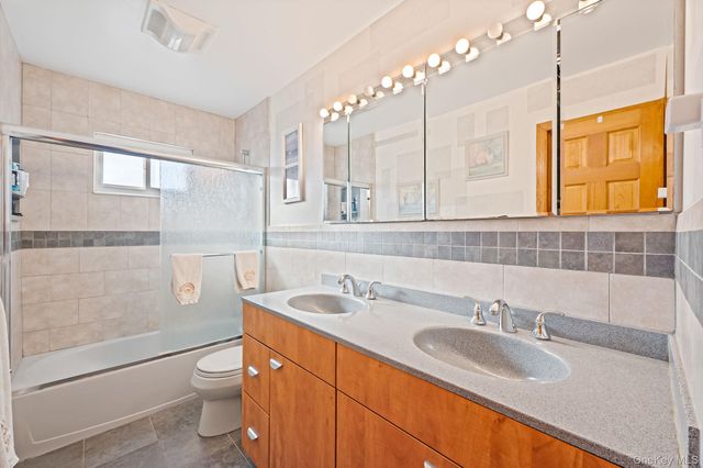 14 Harp Lane, Sayville, NY 11782