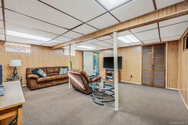 14 Harp Lane, Sayville, NY 11782