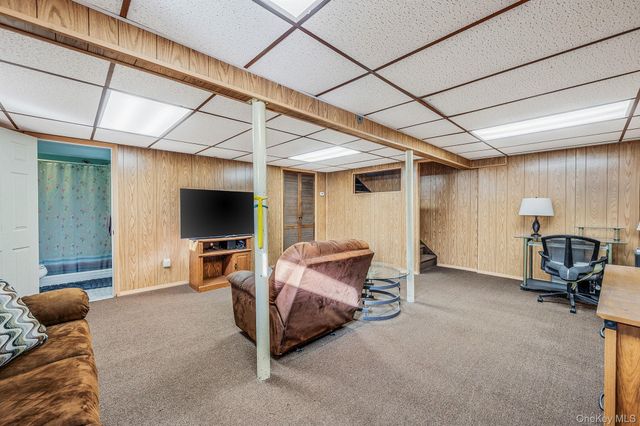 14 Harp Lane, Sayville, NY 11782