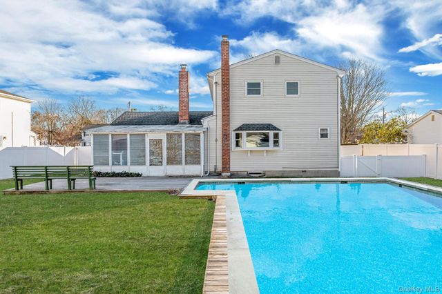 14 Harp Lane, Sayville, NY 11782