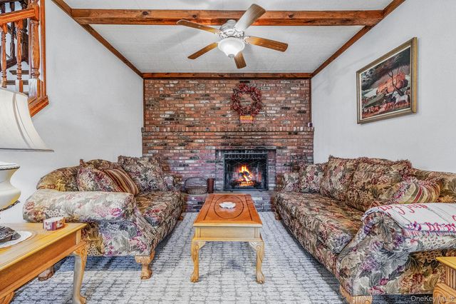 14 Harp Lane, Sayville, NY 11782