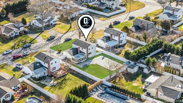 14 Harp Lane, Sayville, NY 11782