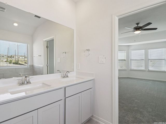 1243 NIKOS HOLW, San Antonio, TX 78245