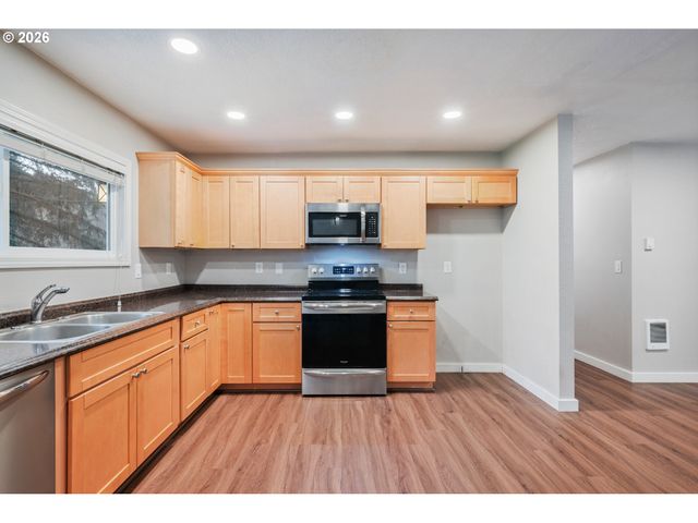 123 HARYU Rd, Longview, WA 98632