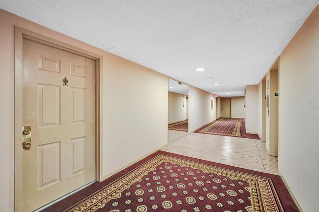 5600 N Flagler Drive 805, West Palm Beach, FL 33407