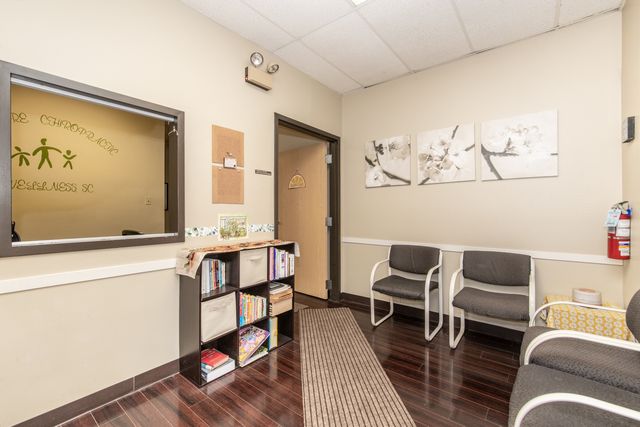 1645 S River Road 19, Des Plaines, IL 60018