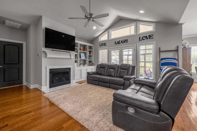 108 Dove Run Circle, Georgetown, KY 40324
