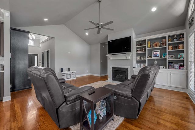 108 Dove Run Circle, Georgetown, KY 40324