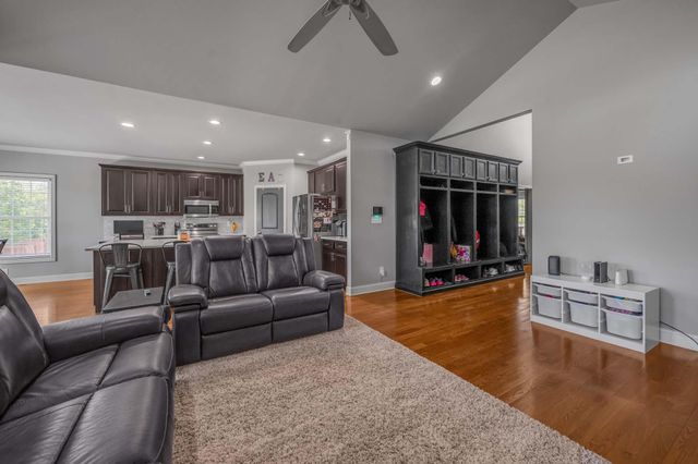 108 Dove Run Circle, Georgetown, KY 40324