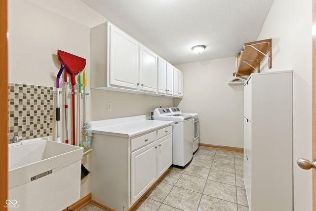2937 Abbotsbury Court, Greenwood, IN 46143