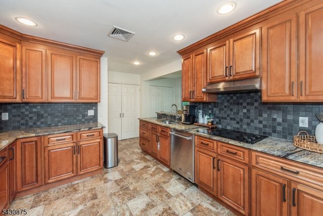 18 Evergreen Dr, Lincoln Park Boro, NJ 07035