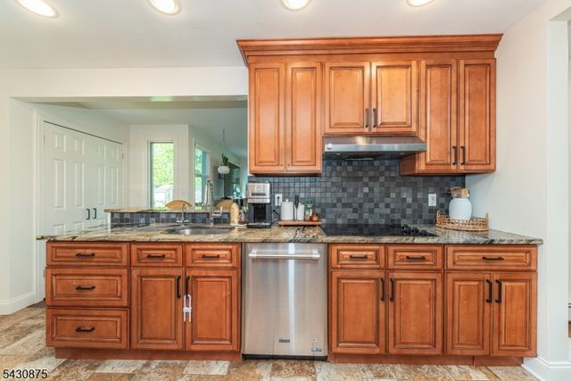 18 Evergreen Dr, Lincoln Park Boro, NJ 07035