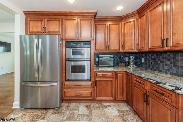 18 Evergreen Dr, Lincoln Park Boro, NJ 07035