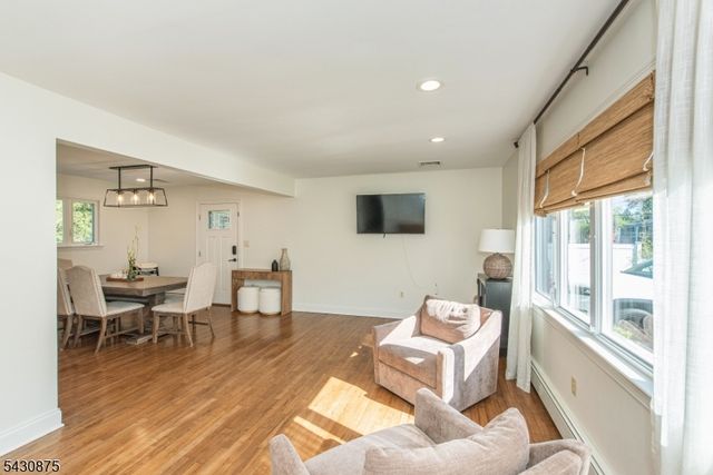 18 Evergreen Dr, Lincoln Park Boro, NJ 07035