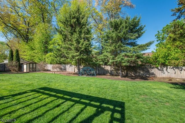 18 Evergreen Dr, Lincoln Park Boro, NJ 07035