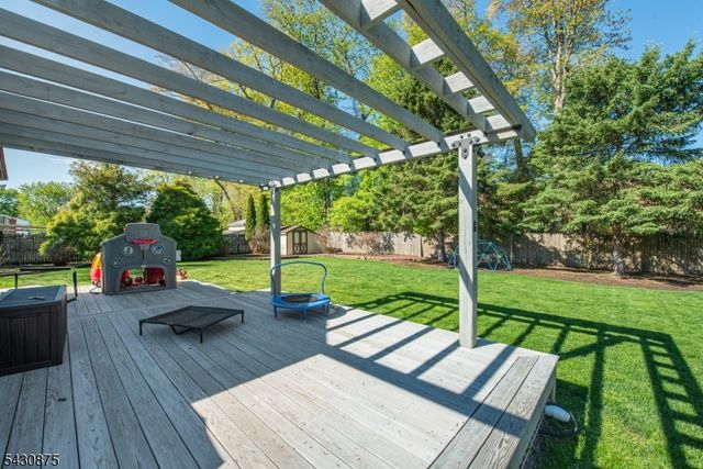 18 Evergreen Dr, Lincoln Park Boro, NJ 07035
