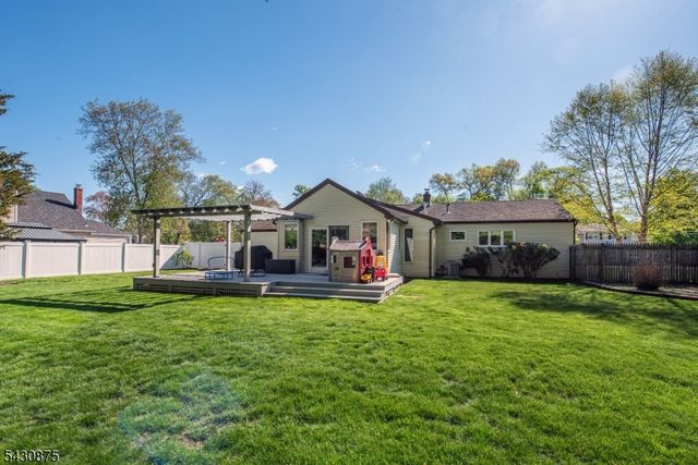 18 Evergreen Dr, Lincoln Park Boro, NJ 07035