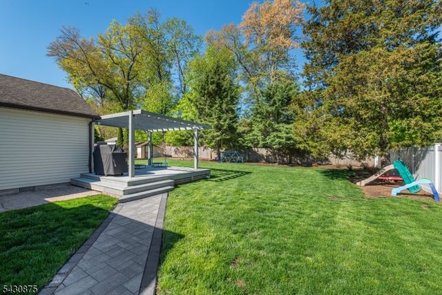 18 Evergreen Dr, Lincoln Park Boro, NJ 07035